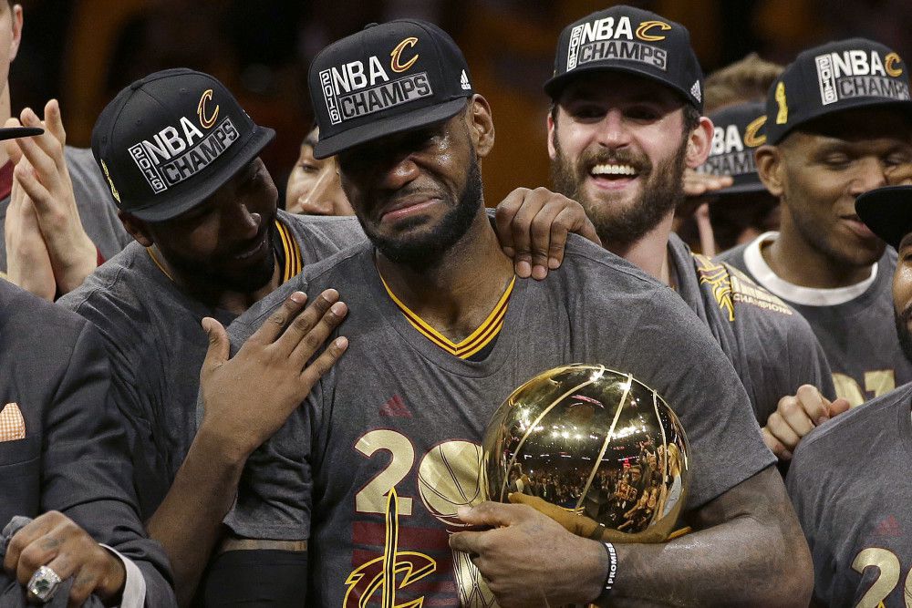 战报新秀哈克斯31分10板马克西20中4恩巴缺战热火力克76人　NBA常规赛圣诞大战，热火今日迎战76人，双方近来状态都不错均取得两连胜，此役恩比德、巴特勒和巴图姆等人缺战。